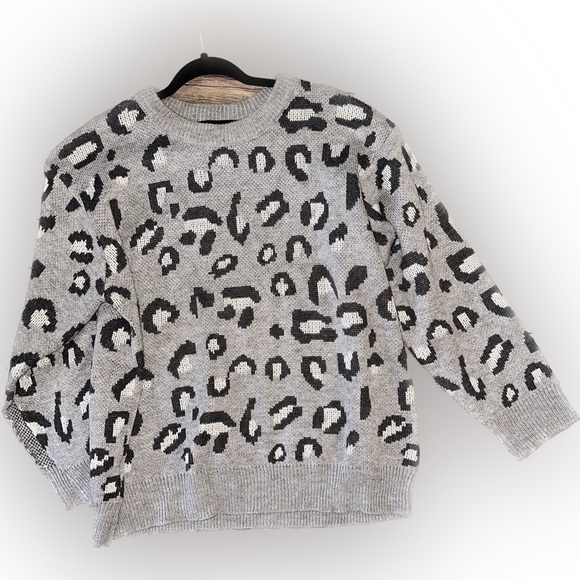 Kendall & Kylie Sweaters - Kendall & Kylie Cheetah Print Sweater size XL